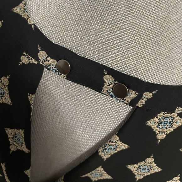 BCBG Donella Black Abstract Long Sleeve Black Blouse Women’s Size XXS - Picture 3 of 6